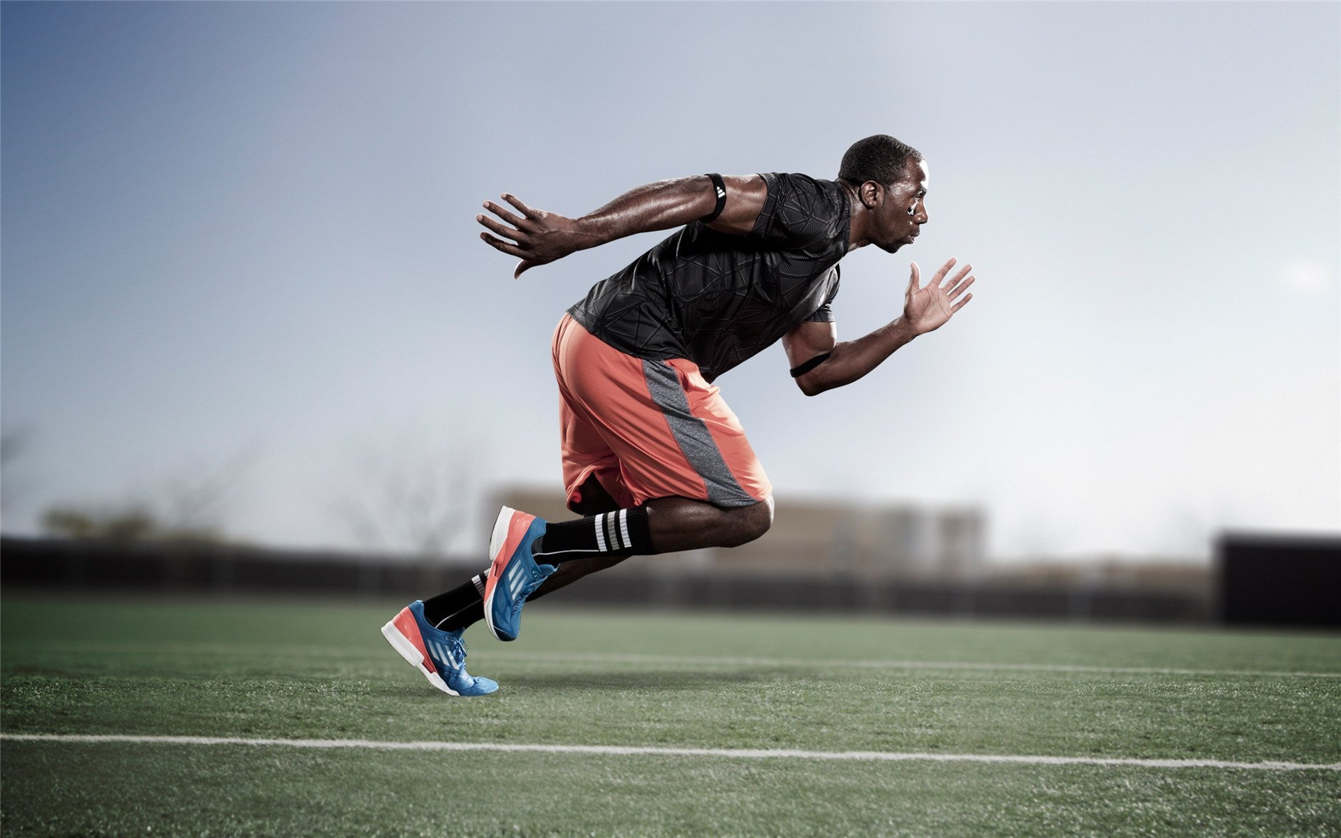 世纪跨界风暴！皇家社会足球F1双线颠覆，莱奥赛道称王暗合绿茵玄机