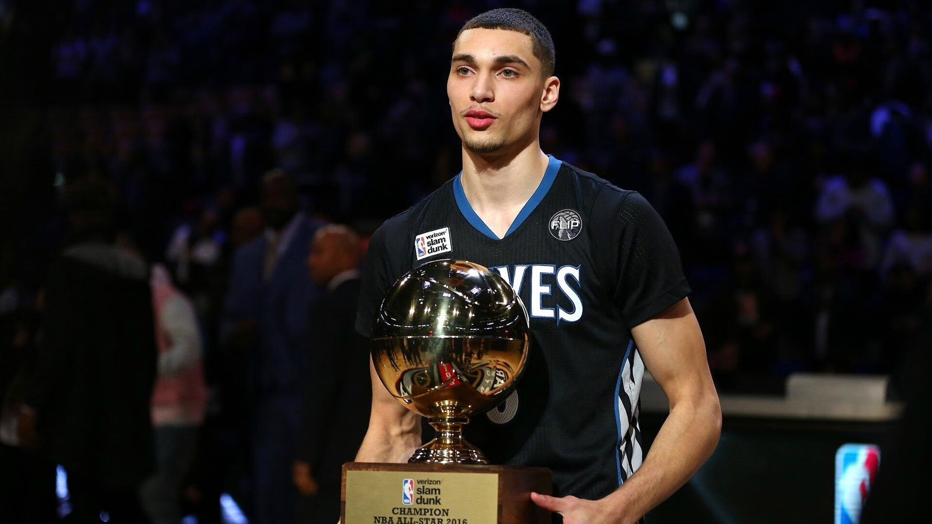 开云体育中国-史诗级绝杀！公牛压哨三分撕裂费城，欧冠半决赛上演世纪逆转